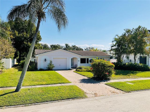 901 EDEN ISLE BOULEVARD NE, St Petersburg, FL 33704