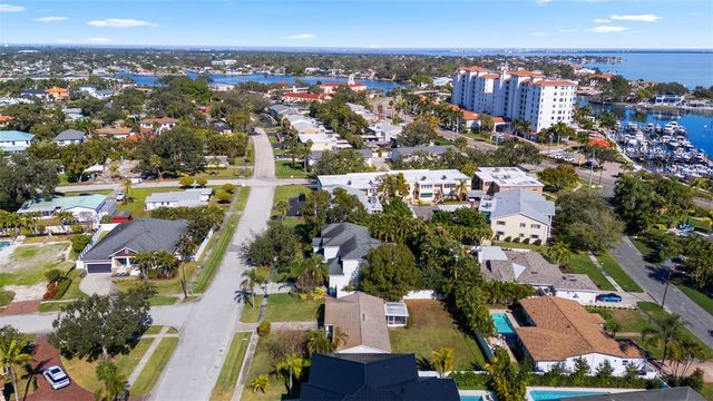 901 EDEN ISLE BOULEVARD NE, St Petersburg, FL 33704