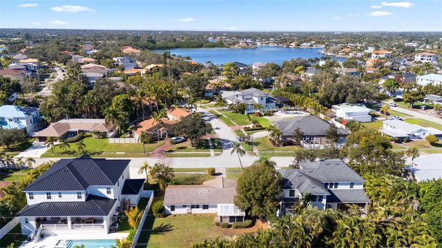 901 EDEN ISLE BOULEVARD NE, St Petersburg, FL 33704