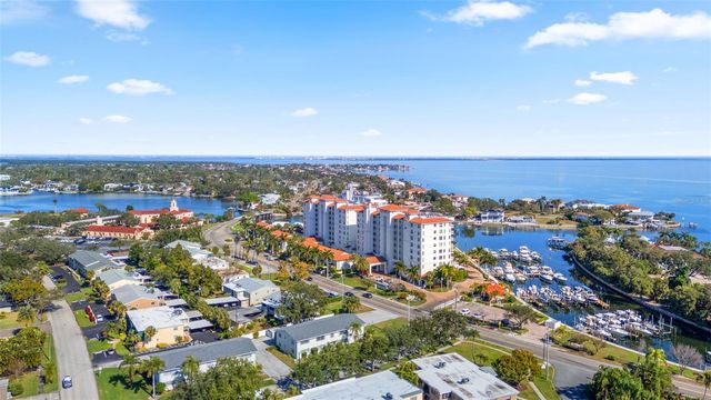 901 EDEN ISLE BOULEVARD NE, St Petersburg, FL 33704