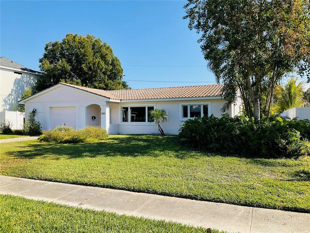 901 EDEN ISLE BOULEVARD NE, St Petersburg, FL 33704