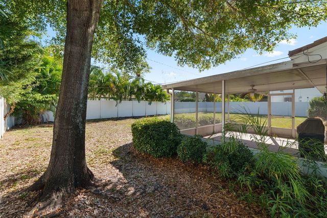 901 EDEN ISLE BOULEVARD NE, St Petersburg, FL 33704