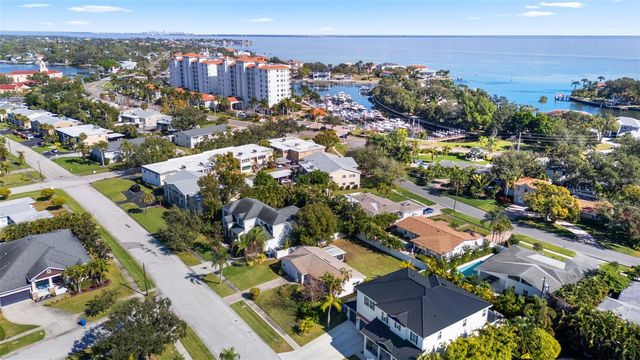 901 EDEN ISLE BOULEVARD NE, St Petersburg, FL 33704