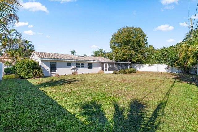 901 EDEN ISLE BOULEVARD NE, St Petersburg, FL 33704