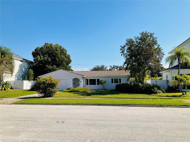 901 EDEN ISLE BOULEVARD NE, St Petersburg, FL 33704