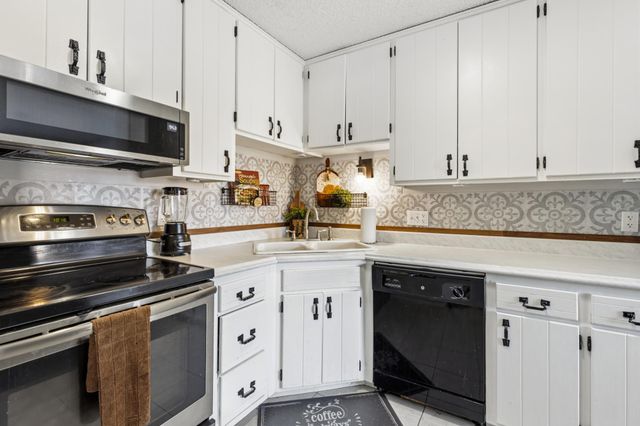 8442 Toledo Avenue N, Brooklyn Park, MN 55443