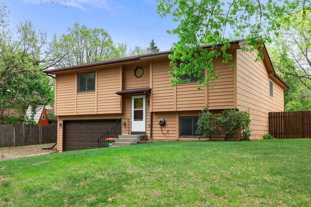 10651 Goldenrod Street NW, Coon Rapids, MN 55448