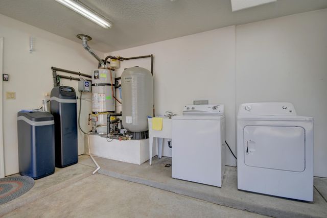 11 Zamora Heights Road, Tijeras, NM 87059