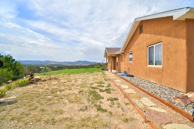 11 Zamora Heights Road, Tijeras, NM 87059