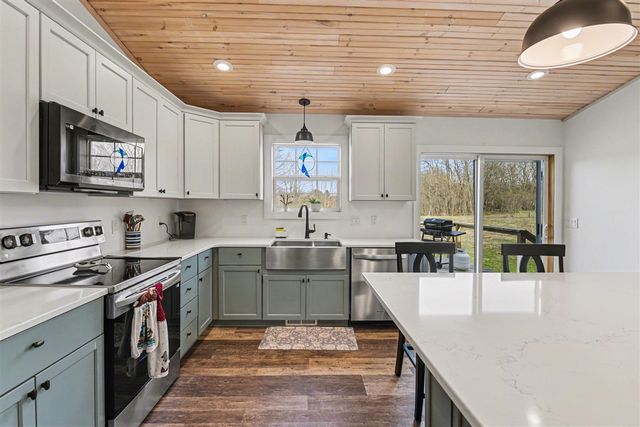 2346 W Madison Road, Hart, MI 49420