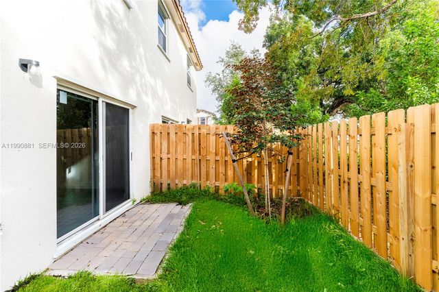 5514 NW 27th St, Lauderhill, FL 33313