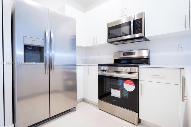 5514 NW 27th St, Lauderhill, FL 33313