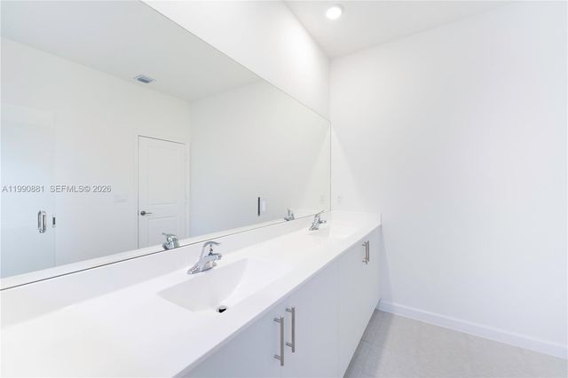 5514 NW 27th St, Lauderhill, FL 33313