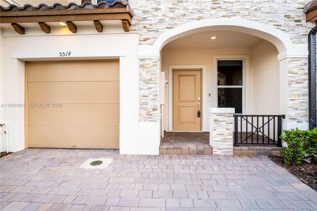 5514 NW 27th St, Lauderhill, FL 33313