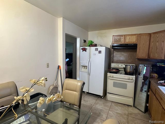 5620 MARLOWE Drive, Flint, MI 48504