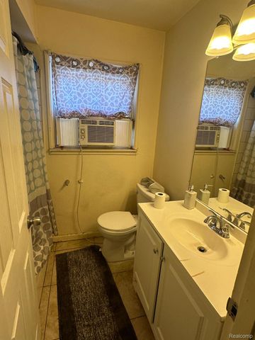 5620 MARLOWE Drive, Flint, MI 48504