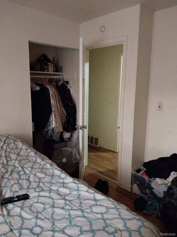 5620 MARLOWE Drive, Flint, MI 48504