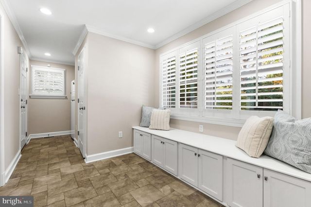 6302 LONG MEADOW RD, Mclean, VA 22101