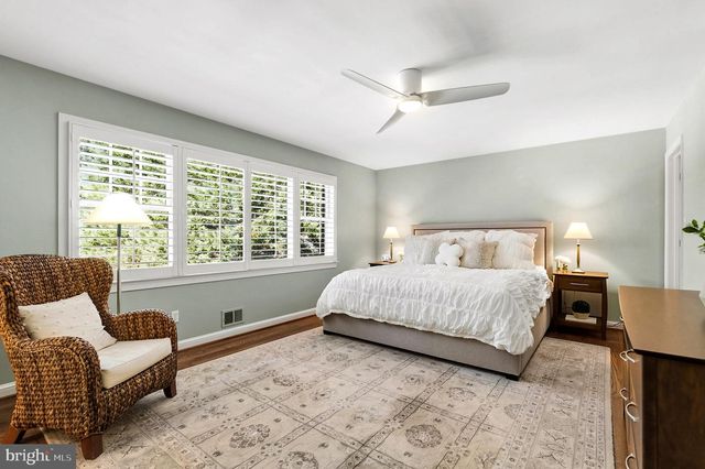 6302 LONG MEADOW RD, Mclean, VA 22101