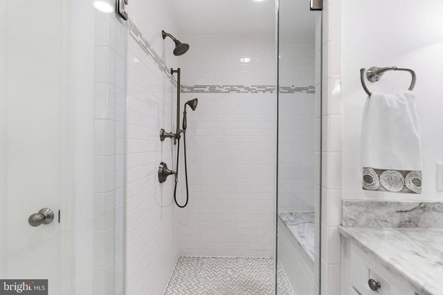 6302 LONG MEADOW RD, Mclean, VA 22101