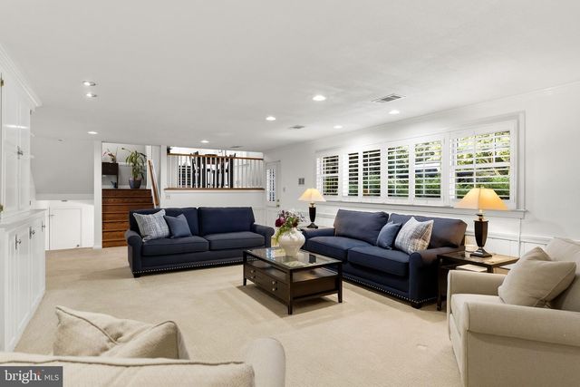 6302 LONG MEADOW RD, Mclean, VA 22101