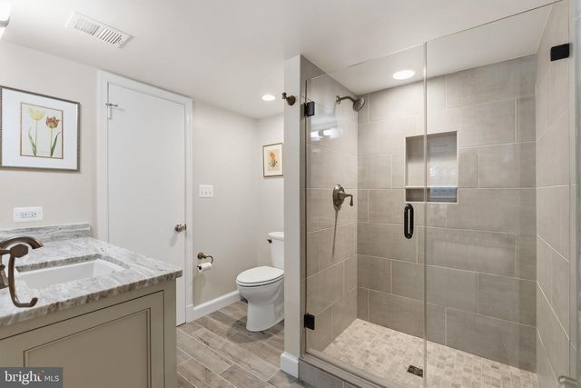 6302 LONG MEADOW RD, Mclean, VA 22101
