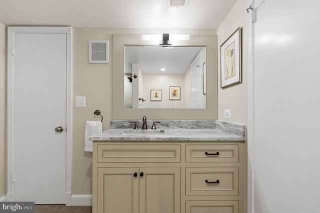 6302 LONG MEADOW RD, Mclean, VA 22101