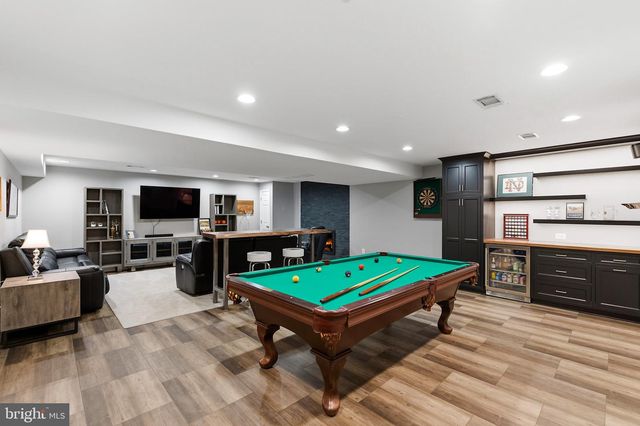 6302 LONG MEADOW RD, Mclean, VA 22101