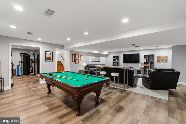 6302 LONG MEADOW RD, Mclean, VA 22101