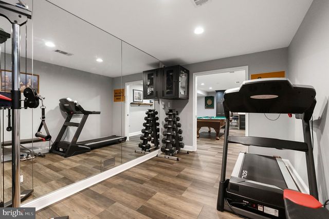 6302 LONG MEADOW RD, Mclean, VA 22101