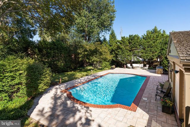 6302 LONG MEADOW RD, Mclean, VA 22101