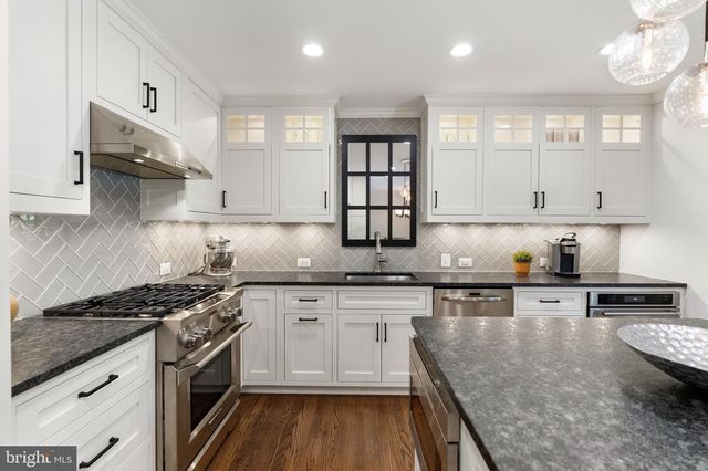 6302 LONG MEADOW RD, Mclean, VA 22101