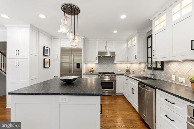 6302 LONG MEADOW RD, Mclean, VA 22101