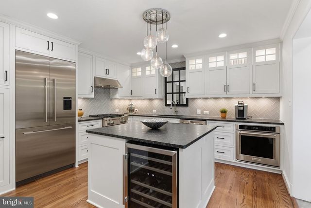 6302 LONG MEADOW RD, Mclean, VA 22101