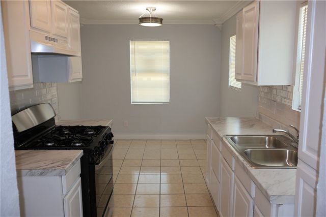 613 Francesca St, Corpus Christi, TX 78405