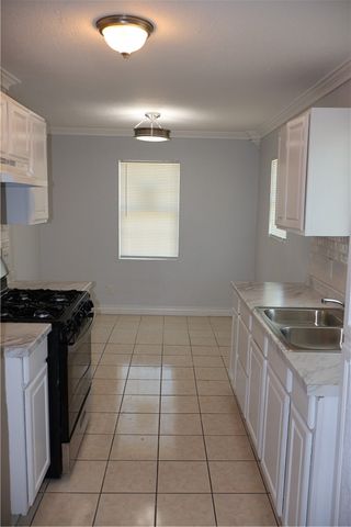 613 Francesca St, Corpus Christi, TX 78405