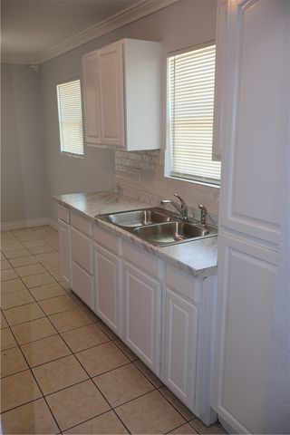 613 Francesca St, Corpus Christi, TX 78405