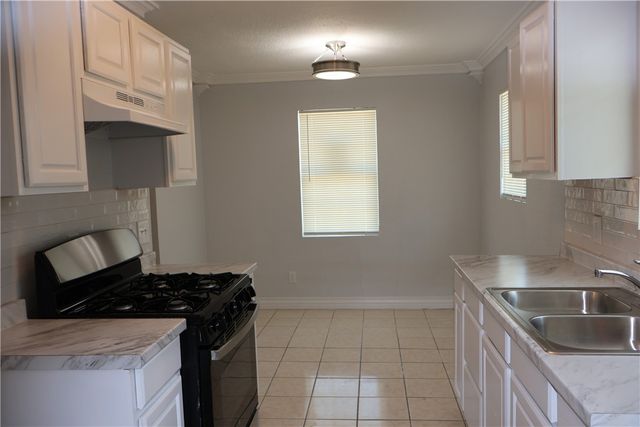 613 Francesca St, Corpus Christi, TX 78405