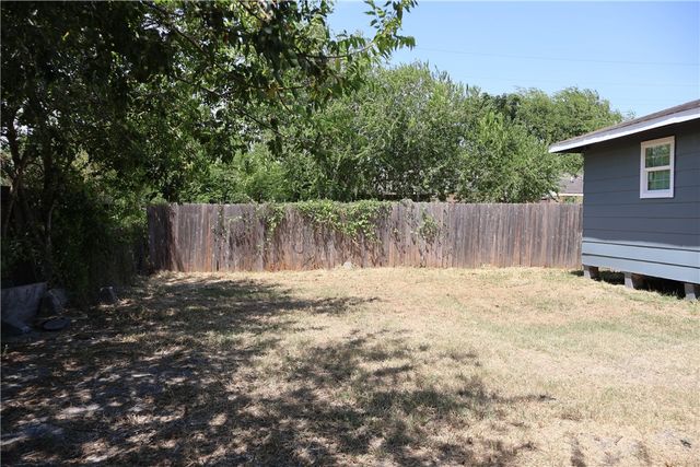 613 Francesca St, Corpus Christi, TX 78405
