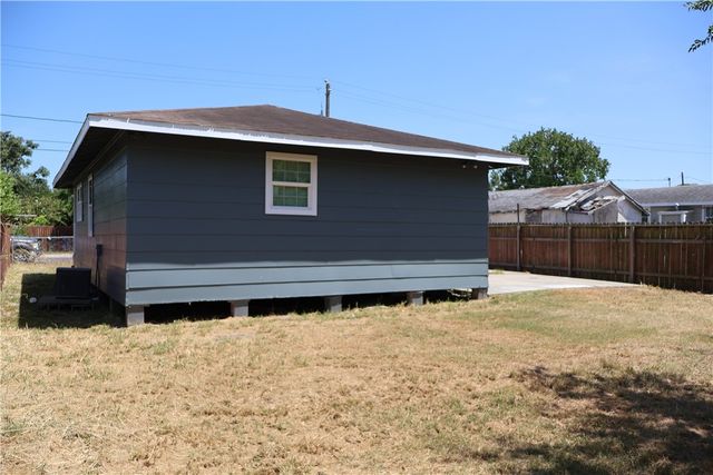 613 Francesca St, Corpus Christi, TX 78405