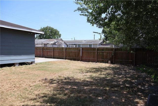 613 Francesca St, Corpus Christi, TX 78405