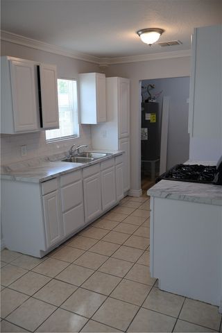 613 Francesca St, Corpus Christi, TX 78405