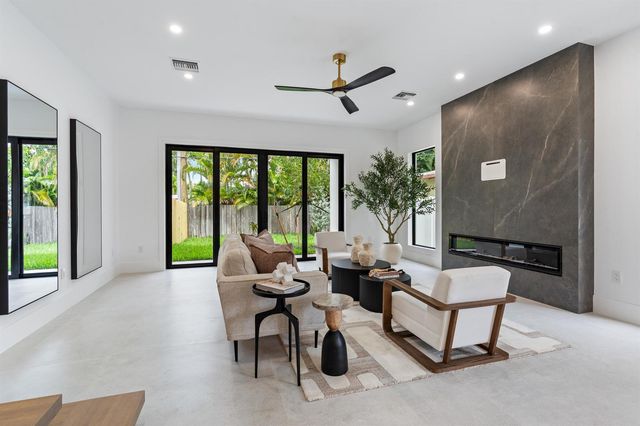 1131 NE 12th Avenue, Fort Lauderdale, FL 33304