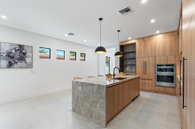 1131 NE 12th Avenue, Fort Lauderdale, FL 33304