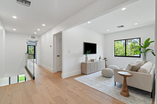 1131 NE 12th Avenue, Fort Lauderdale, FL 33304