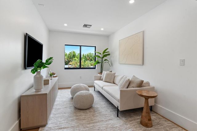 1131 NE 12th Avenue, Fort Lauderdale, FL 33304