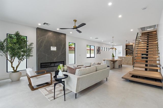 1131 NE 12th Avenue, Fort Lauderdale, FL 33304