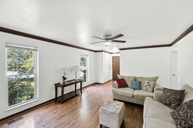 1121 Jacksons Valley Rd, Hermitage, TN 37076