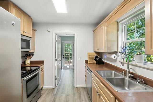 1121 Jacksons Valley Rd, Hermitage, TN 37076