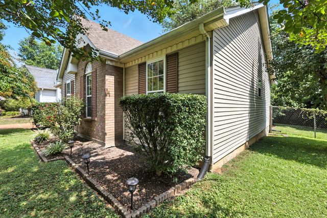 1121 Jacksons Valley Rd, Hermitage, TN 37076